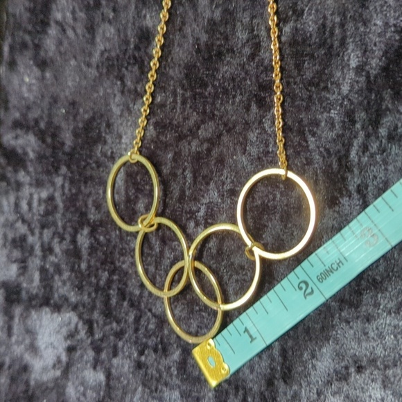 Avon Vintage Gold Tone Interlocking Circle Necklace - Picture 5 of 6